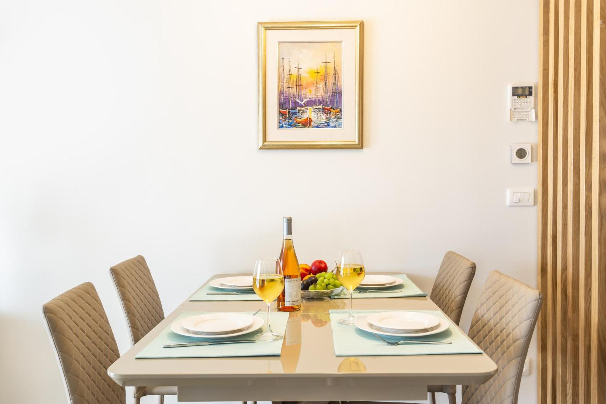 Lustica Apartments Central Tivat Szoba fotó
