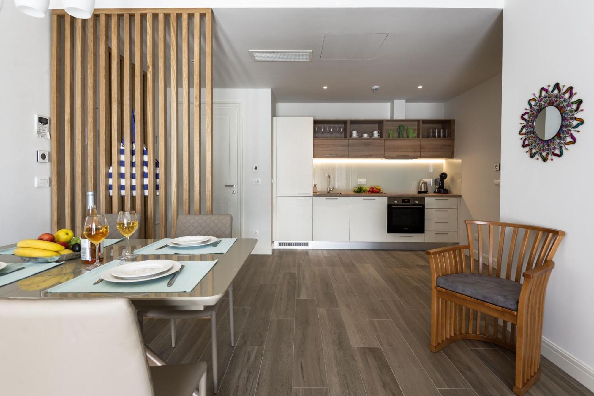 Lustica Apartments Central Tivat Szoba fotó